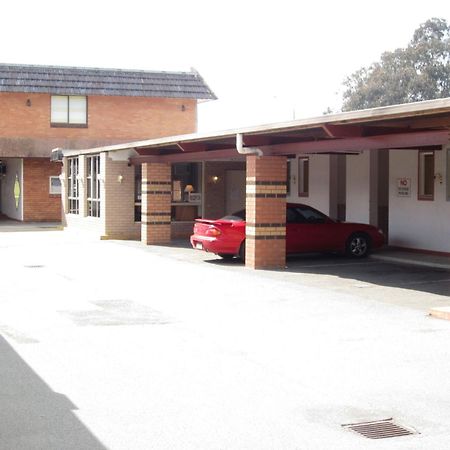 Canberra Lyneham Motor Inn Eksteriør billede