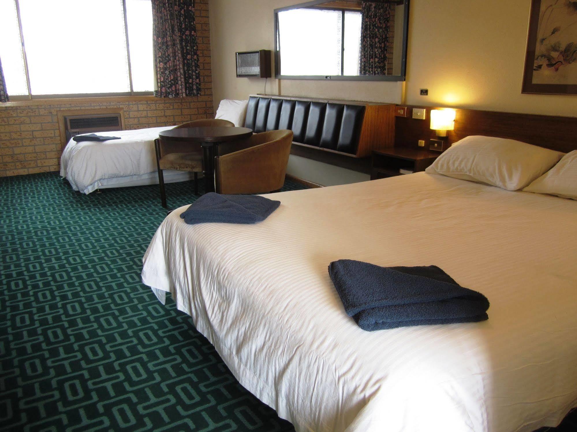 Canberra Lyneham Motor Inn Eksteriør billede