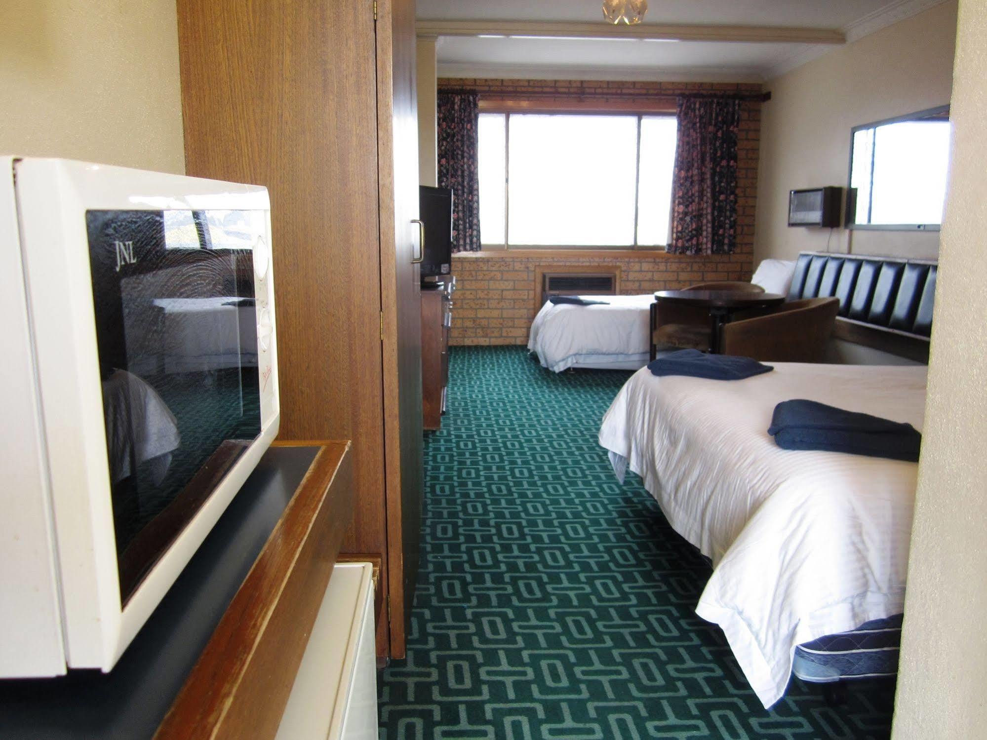 Canberra Lyneham Motor Inn Eksteriør billede