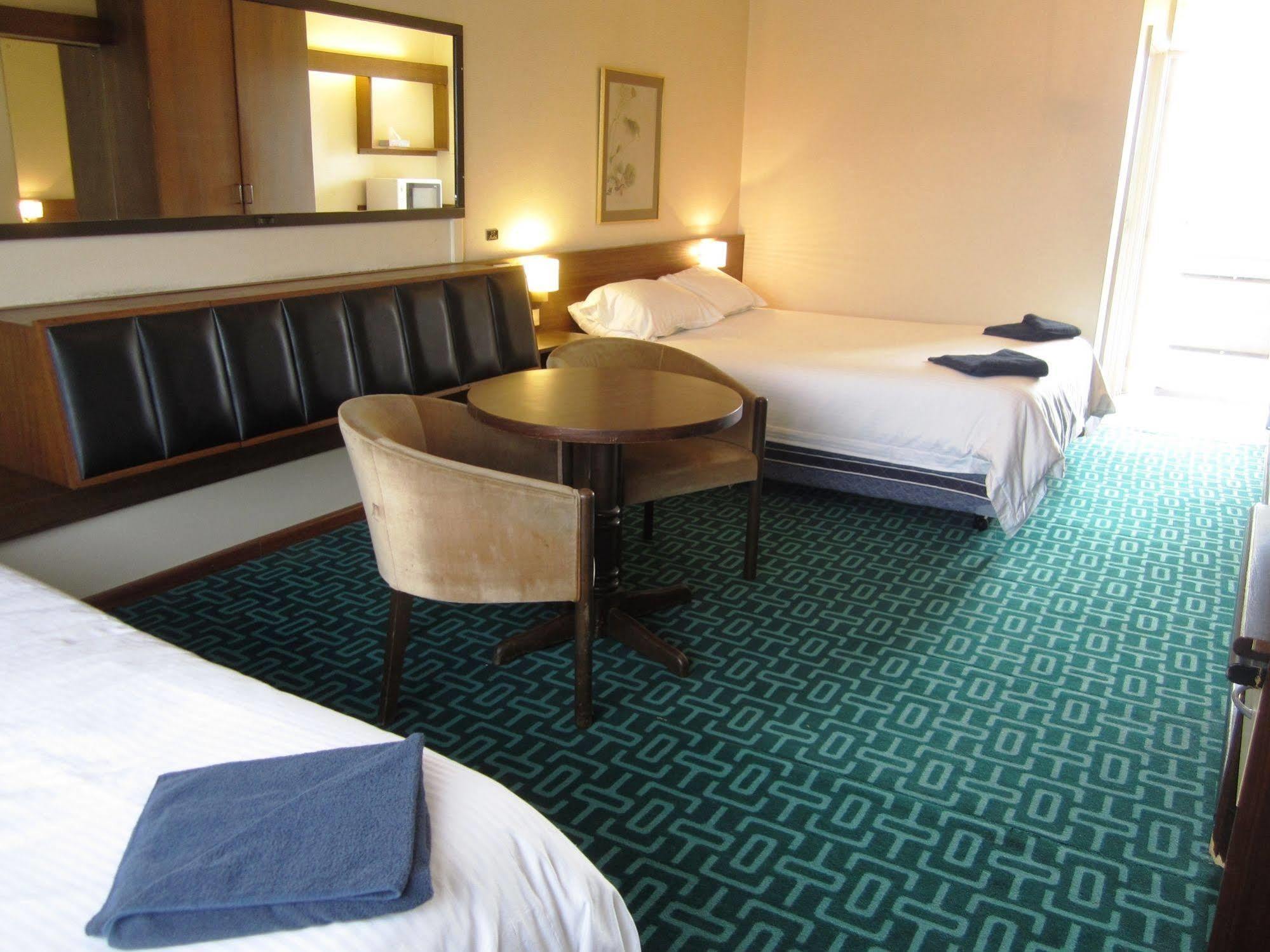 Canberra Lyneham Motor Inn Eksteriør billede