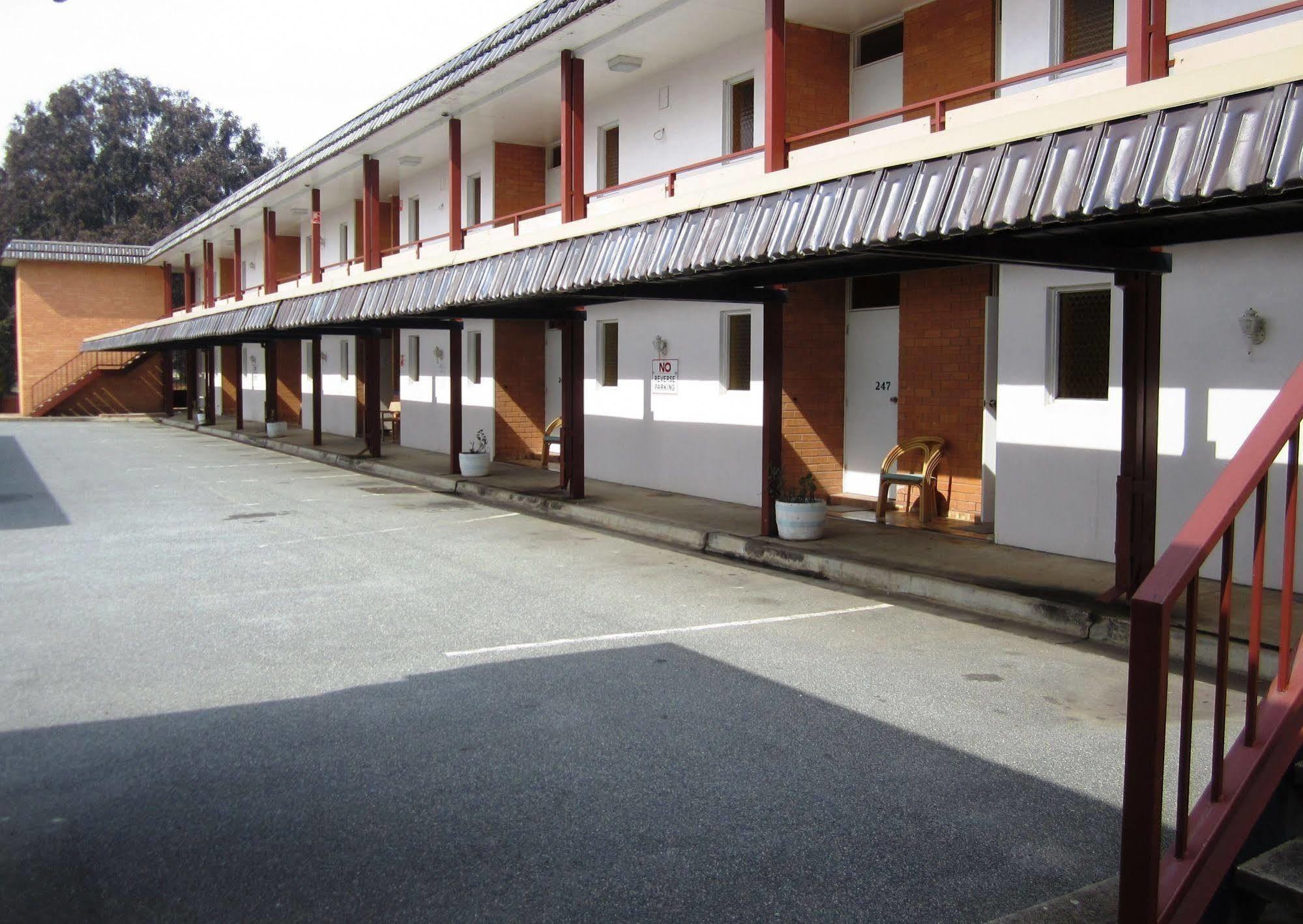 Canberra Lyneham Motor Inn Eksteriør billede